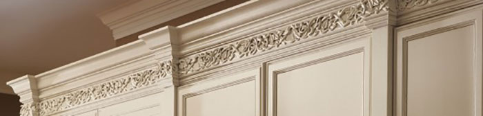Kitchen cabinets with Enkeboll and crown mouldings