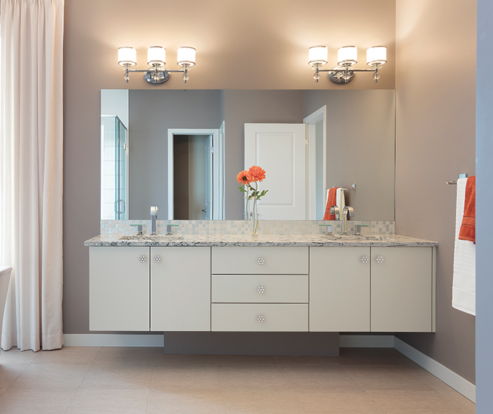 CantumThermofoilWhite_Bath_StraightOn_HR